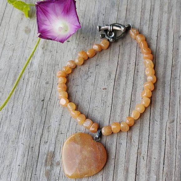 Hand Crafted Jewelry - Handmade VTG Orange Aventurine Polished Chip / Heart Pendant Bracelet 7"